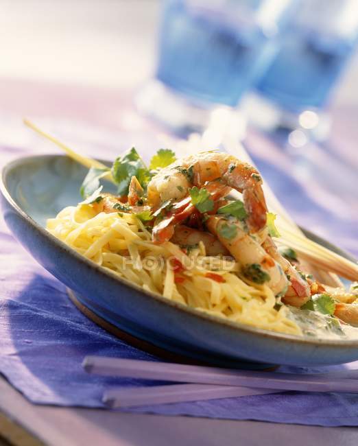Fried prawns with noodles — Stock Photo