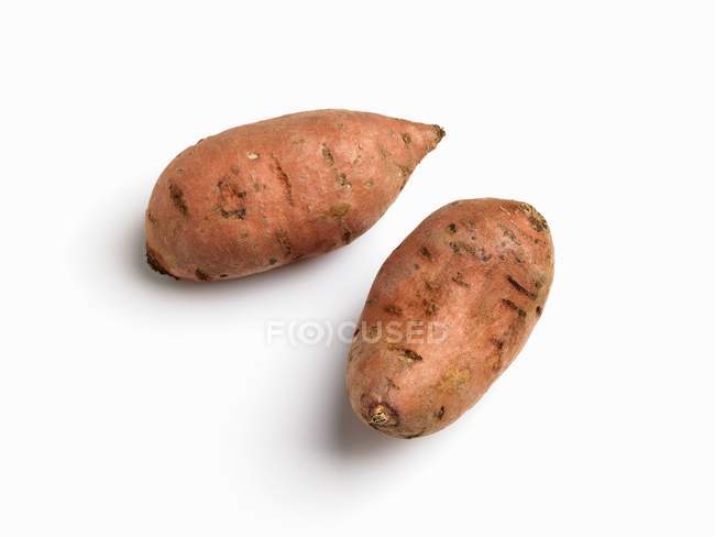 Дві сирі солодкі картоплі — стокове фото