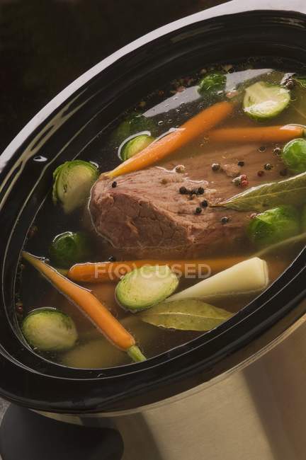 Cooked beef in broth — Stock Photo