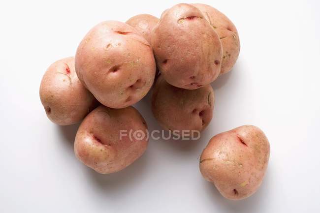Montão de batatas vermelhas cruas — Fotografia de Stock