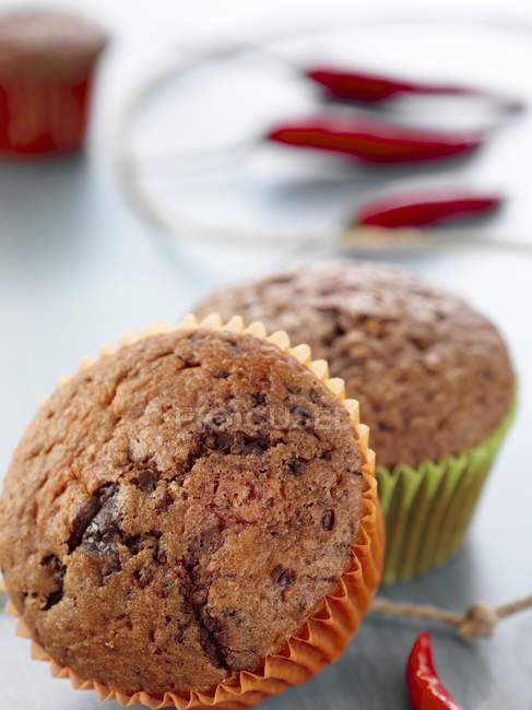Dois muffins de chocolate — Fotografia de Stock