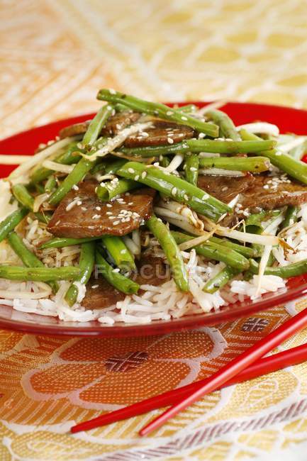 Carne de bovino com feijão em arroz — Fotografia de Stock