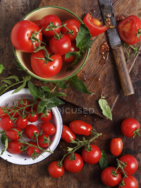 Tomates rouges dans des bols — Photo de stock