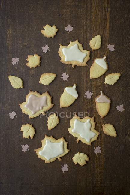 Leaf-shaped biscuits — Stock Photo