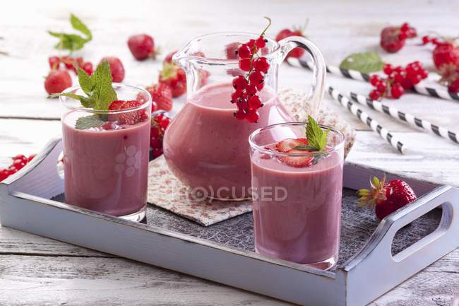Smoothies aux fraises et groseilles — Photo de stock