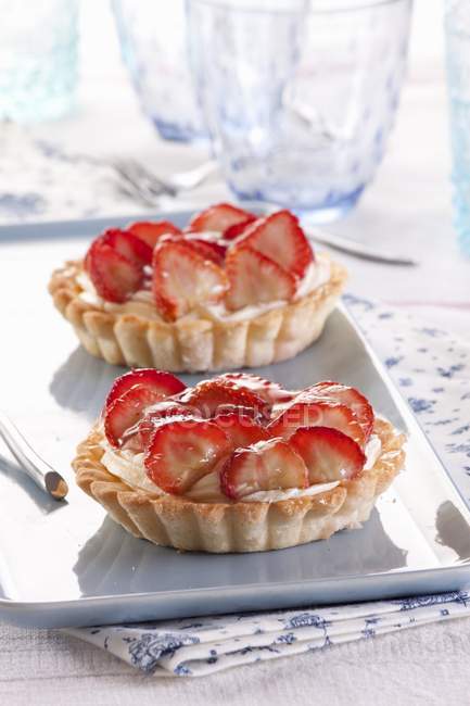 Strawberry Tarts in dish — Stock Photo