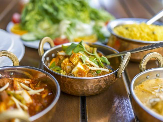 Curry de verduras con arroz - foto de stock