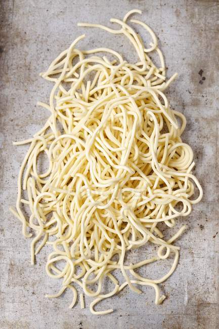 Uncooked fresh spaghetti pasta — Stock Photo