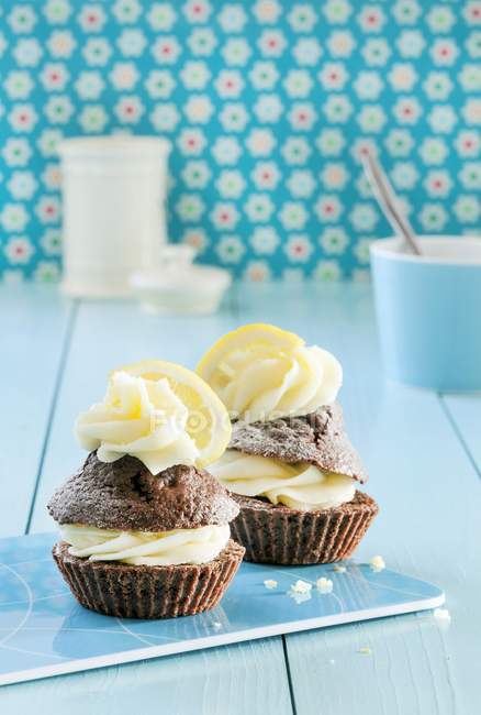 Cupcake al cioccolato con limone — Foto stock