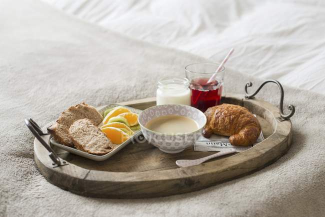 Coffee with milk with croissant — Stock Photo