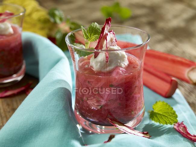 Rhubarbe à la crème de ricotta — Photo de stock