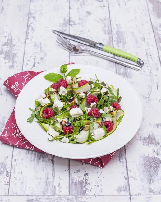 Courgette and feta cheese salad — Stock Photo