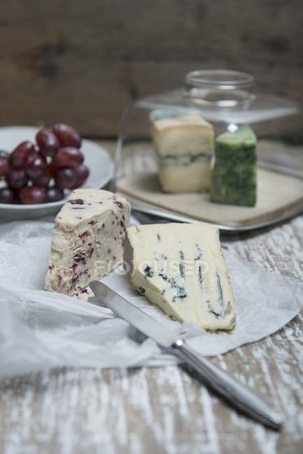 Cambozola and Wensleydale cheese — Stock Photo
