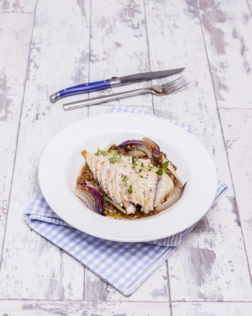 Chicken breast with lentil medley and chilli — Stock Photo