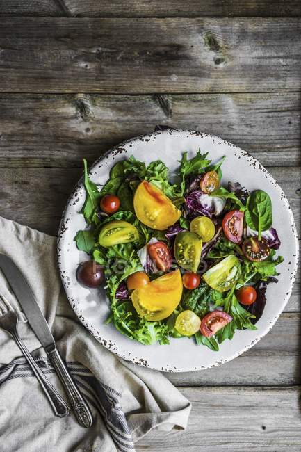 Mixed salad with spinach — Stock Photo