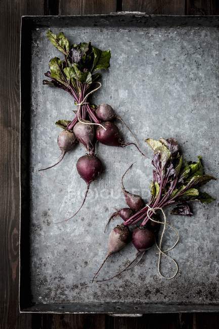 Bundles of fresh beetroot with leaves — Stock Photo