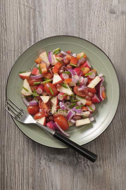 Красный овощной салат — стоковое фото