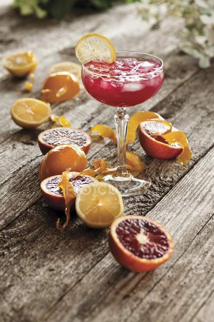 Cocktail avec vodka en verre — Photo de stock