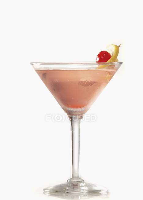 Cocktai rosa en vidrio - foto de stock