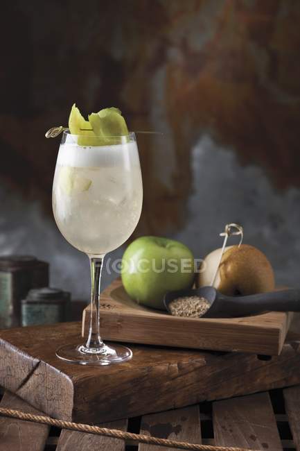 Herbstlicher Cocktail aus Wodka — Stockfoto