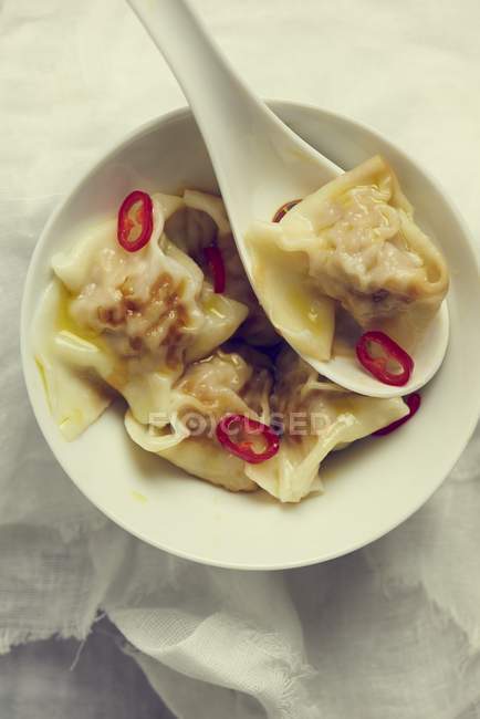 Won tons with soy sauce — Stock Photo