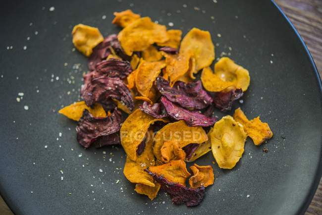 Chips de légumes colorées — Photo de stock