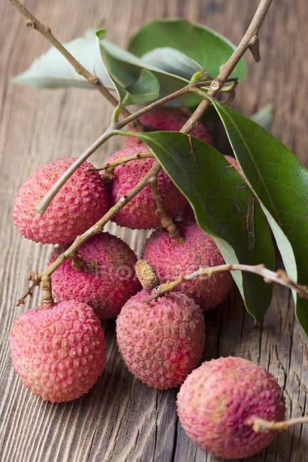 Lychees on twig with leaves — Stock Photo