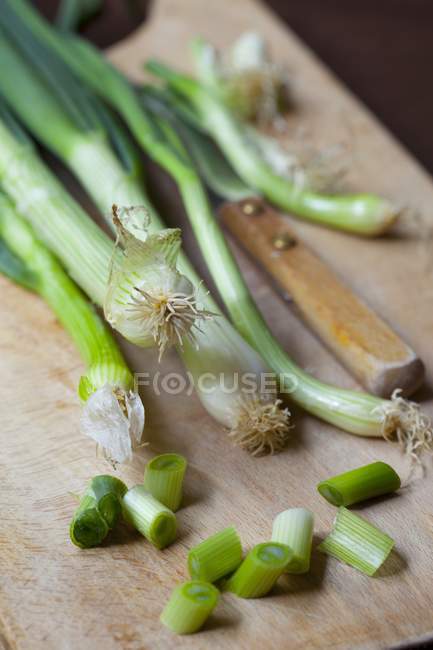 Spring onions on board — Stock Photo