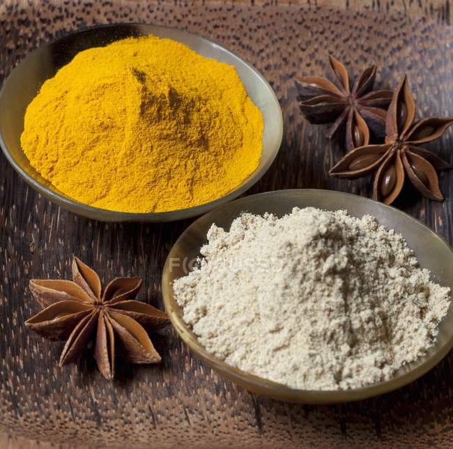 Star anise and ginger powder — Stock Photo