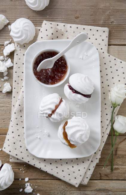 Jam filled meringues — Stock Photo