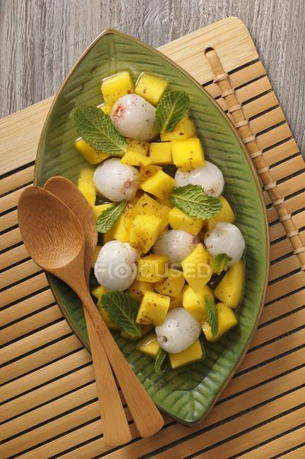 Mango salad with lychees and peppermint — Stock Photo