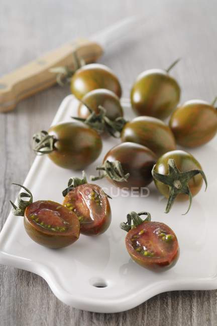 Black tomatoes on desk — Stock Photo