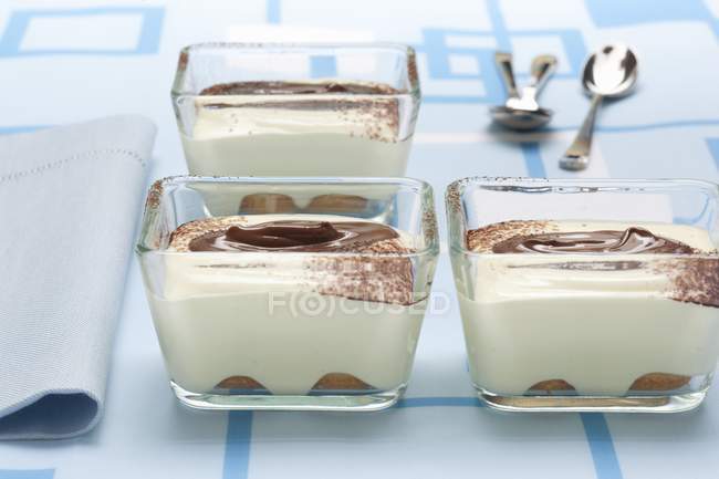 Tiramisu mit Schokoladensoße — Stockfoto