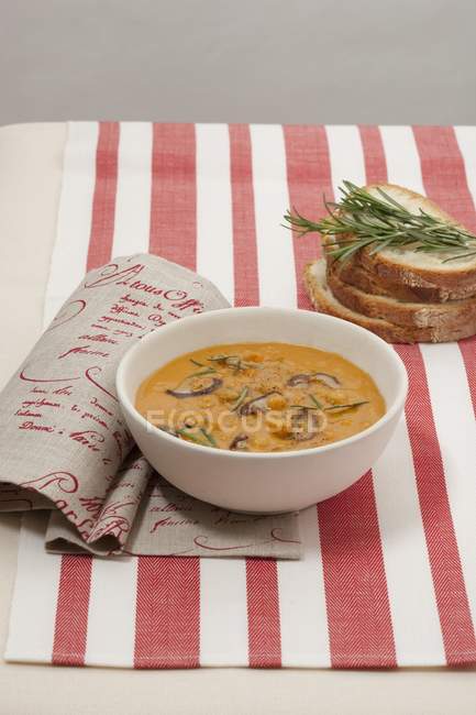 Chickpea soup with mushrooms and rosemary — Stock Photo