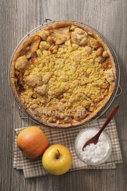 Crumble-style apple tart — Stock Photo