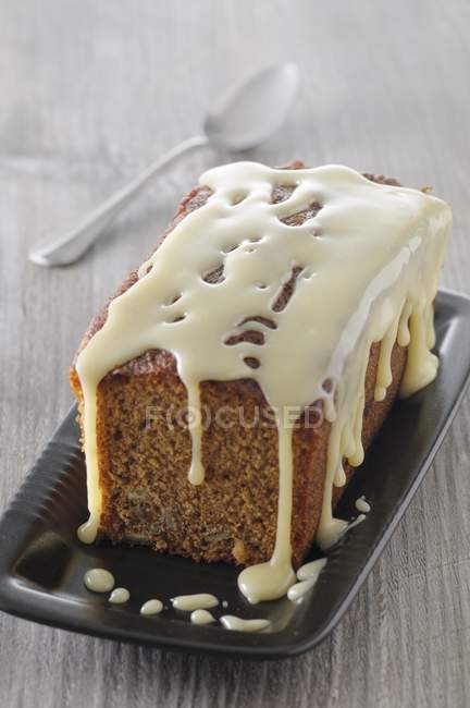 Loaf cake with glaze — Stock Photo