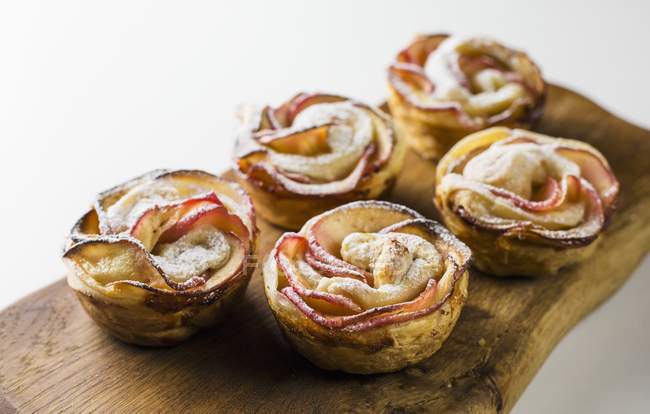 Apfelkuchen in Rosenform — Stockfoto