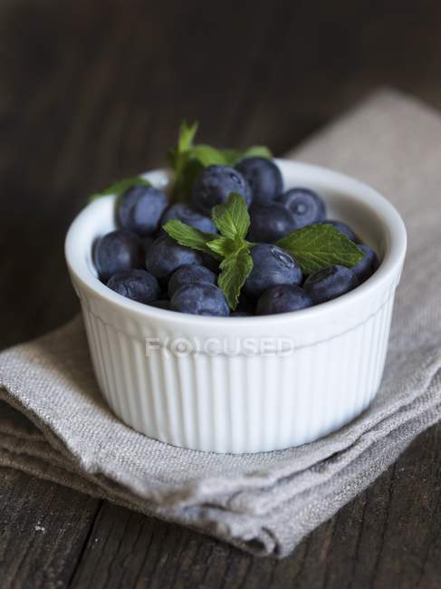 Blueberries with mint leaves — Stock Photo