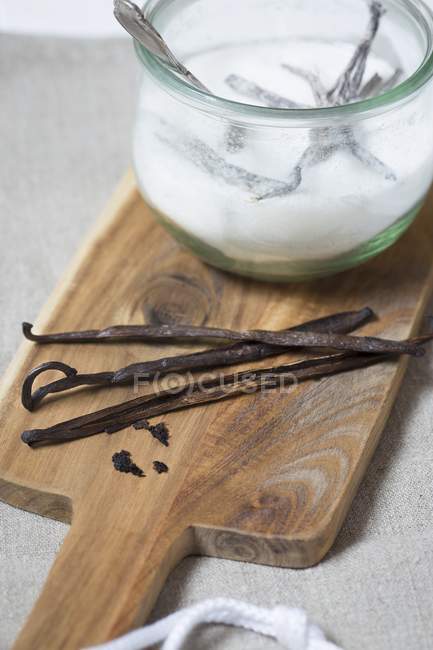 Zucchero con baccelli di vaniglia — Foto stock