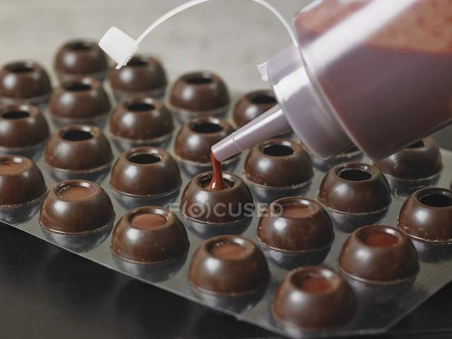 Boules de chocolat creuses — Photo de stock