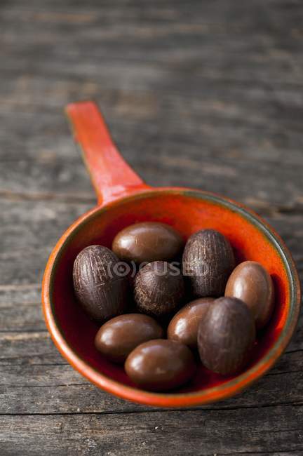 Chocolate eggs in bowl — Stock Photo