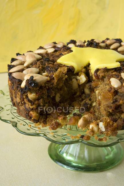 Fruit cake with nuts — Stock Photo