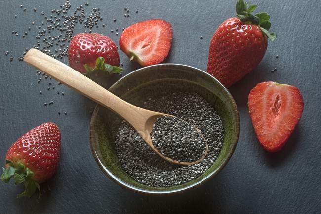 Chia seeds and strawberries — Stock Photo