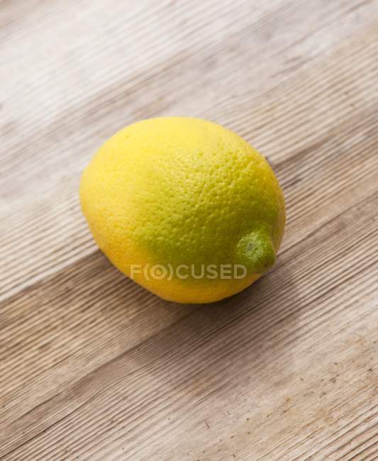 Fresh ripe lemon — Stock Photo
