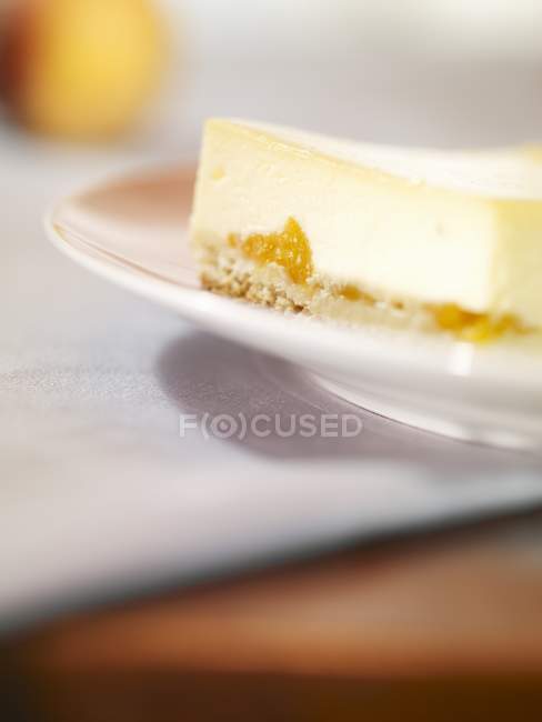 Sour cream cake with fruit — Stock Photo