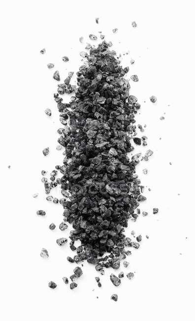 Груда черной вулканской соли — стоковое фото
