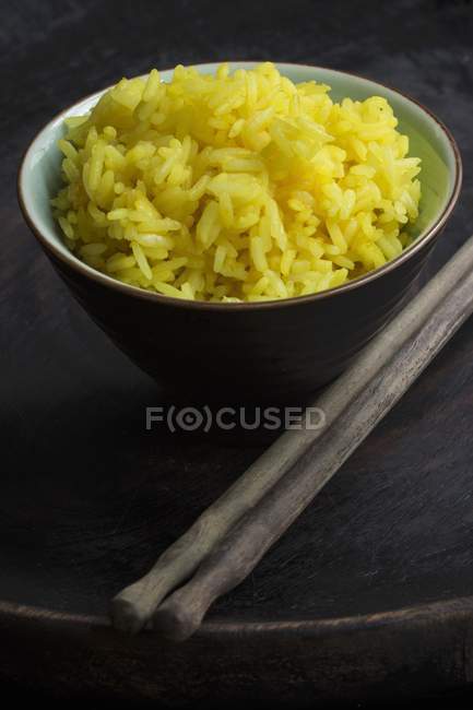 Чаша шафранового рису — стокове фото
