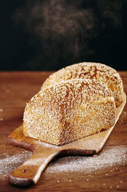 Pão de espelta a bordo — Fotografia de Stock