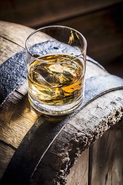 Glass of whiskey with ice — Stock Photo
