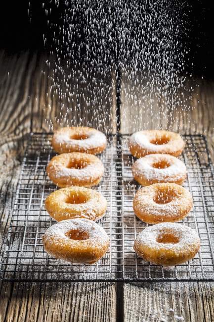 Donuts acabados de fazer — Fotografia de Stock
